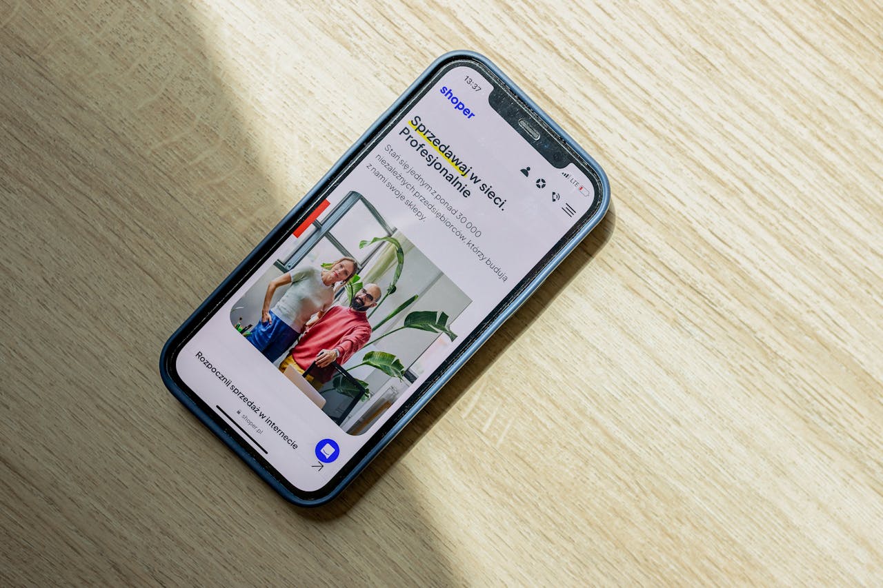 Services-03 Smartphone displaying an ecommerce website. Optimize online sales and presence.